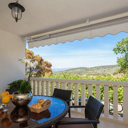 Vila With Private Pool Terrace And Garden