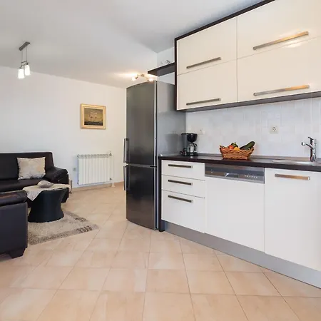 With Private Pool Terrace And Garden * Nerezisca